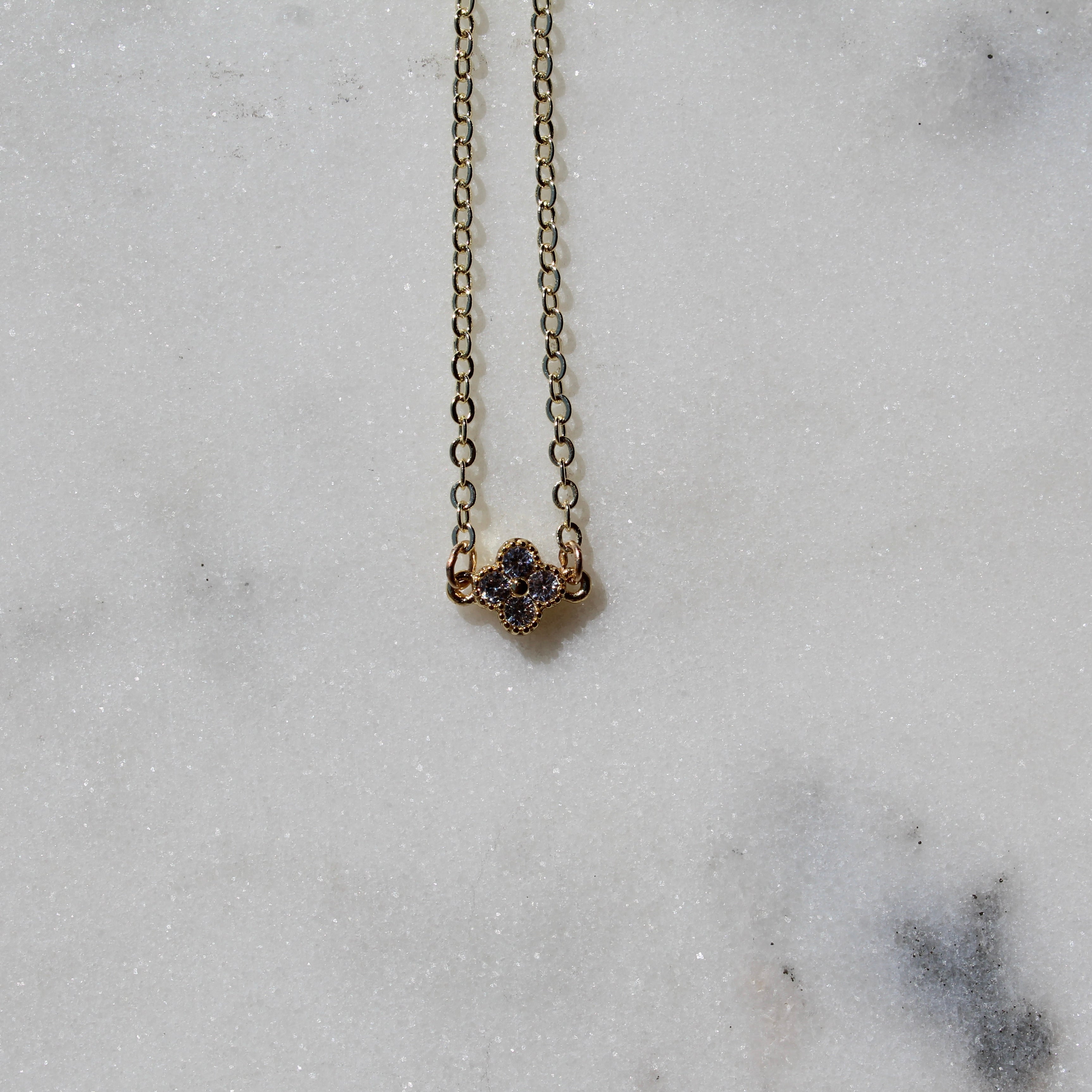 Clover Pendant O Chain Necklace - Ethereal Jewelry